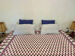 1 bedroom, WiFi, bed sheets