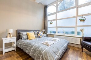 2 bedrooms, iron/ironing board, free WiFi, bed sheets - Modern 2BD Flat in The Heart Of Camden (London)