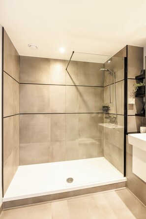Hair dryer, towels - Luxury Apt Near Canary Wharf (Greater London)