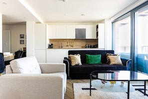 TV - Luxury Apt Near Canary Wharf (Greater London)