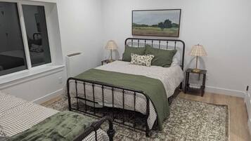 Silitysrauta/-lauta, Wi-Fi, vuodevaatteet