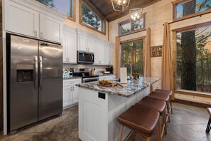Fridge, microwave, oven, stovetop - Single Level Cabin|Breezeway Patio|Game Bunkhouse! (Broken Bow)