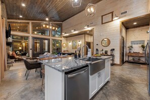 Interior - Single Level Cabin|Breezeway Patio|Game Bunkhouse! (Broken Bow)