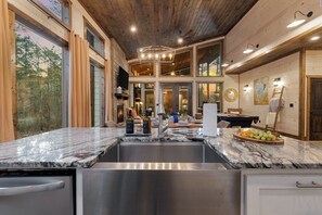 Fridge, microwave, oven, stovetop - Single Level Cabin|Breezeway Patio|Game Bunkhouse! (Broken Bow)