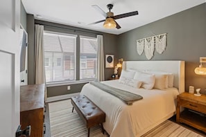 3 bedrooms, desk, iron/ironing board, free WiFi