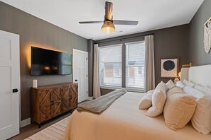 3 bedrooms, desk, iron/ironing board, free WiFi
