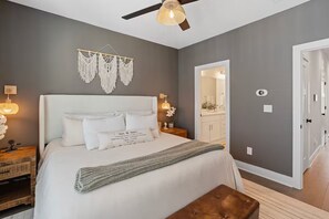 3 bedrooms, desk, iron/ironing board, free WiFi