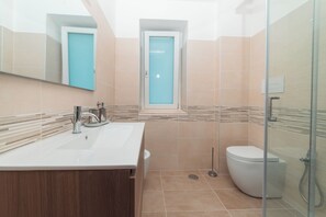 Shower, hair dryer, bidet, towels - The Sparrow's Nest - Hill 20 minutes from the sea (Mercato Cilento)