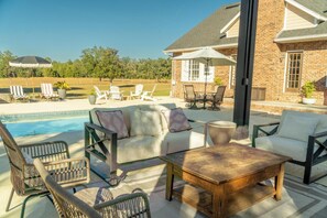 تناول الطعام بالخارج