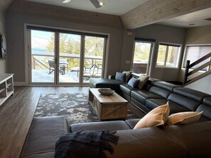 TV, fireplace - Lake Tahoe Views, 4 Bedroom, Hot Tub, Full House. (Kings Beach)