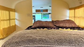 1 bedroom, iron/ironing board, internet, bed sheets