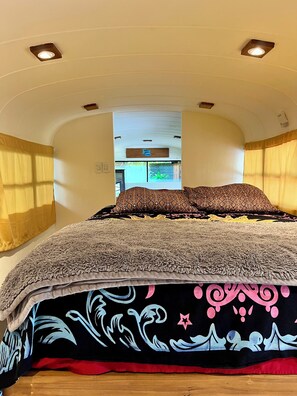 1 bedroom, iron/ironing board, internet, bed sheets