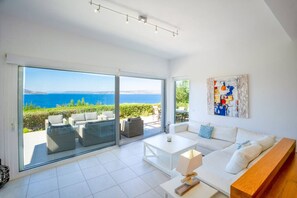 Televisión, chimenea y tenis de mesa 