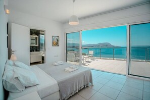 4 habitaciones, escritorio, tabla de planchar con plancha y wifi 