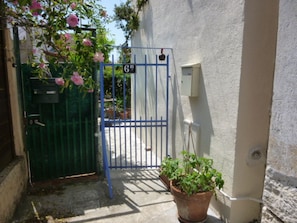 Property grounds - Small, quiet town house (Le Cannet)