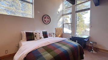 3 bedrooms, iron/ironing board, travel cot, free WiFi