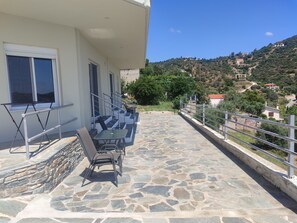 Terrace/patio - Aegean Beachfront Apartment 2 (Klimaki)
