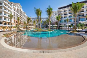 حمّام سباحة خارجي