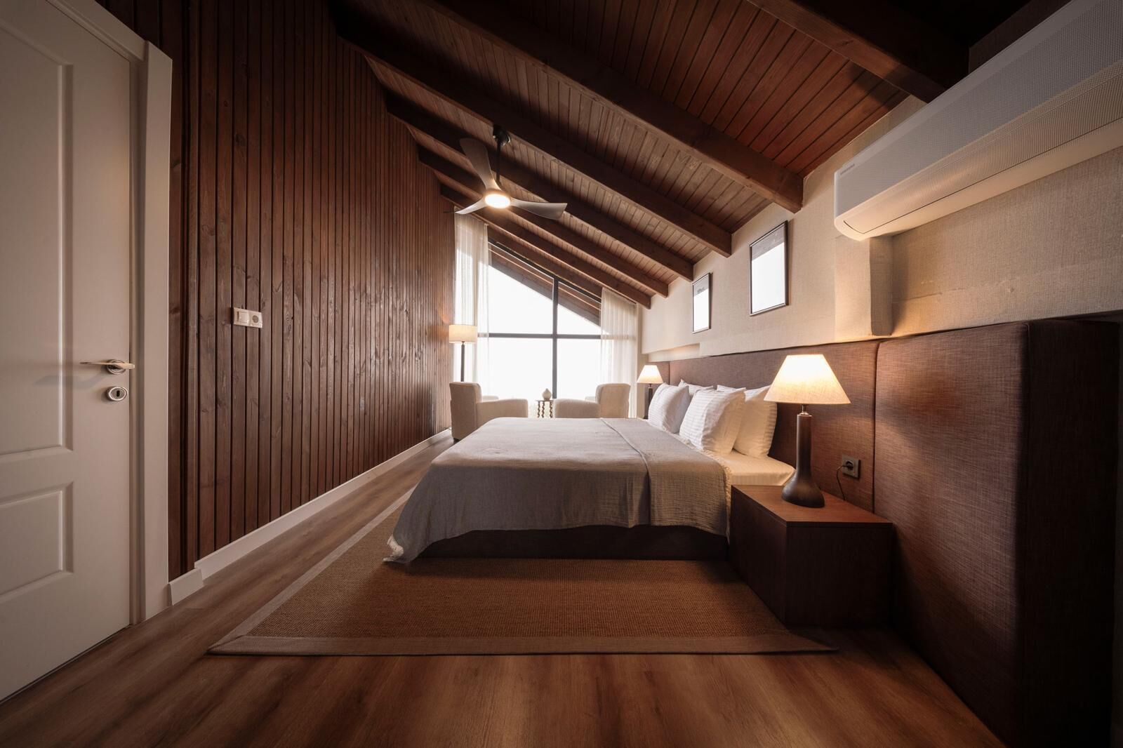 Deluxe Villa, Lake View | Premium bedding, in-room safe, iron/ironing board, free WiFi