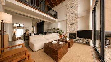 Superior Villa, Lake View | Premium bedding, in-room safe, iron/ironing board, free WiFi