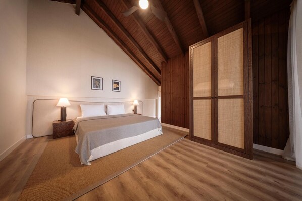 Vil·la superior, vistes al llac | Roba de llit d'alta qualitat i caixa forta a l'habitació 