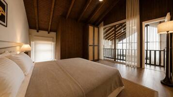 Superior Villa, Lake View | Premium bedding, in-room safe, iron/ironing board, free WiFi