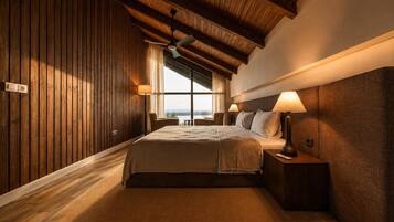 Premium bedding, in-room safe, iron/ironing board, free WiFi