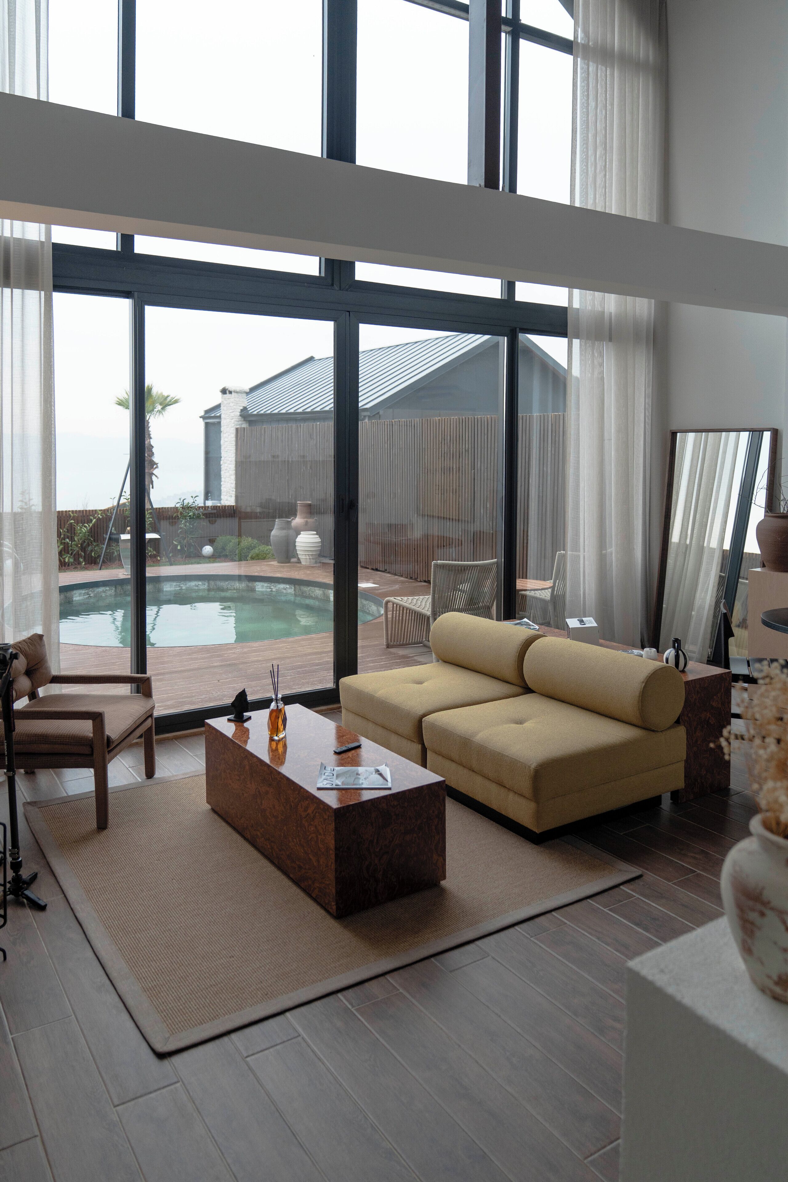 Premium bedding, in-room safe, iron/ironing board, free WiFi