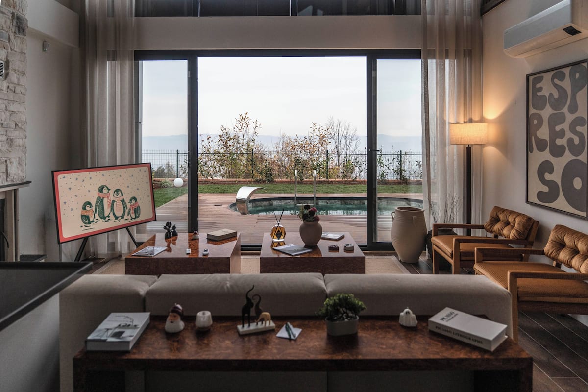 Vil·la Deluxe, vistes al llac | Sala d'estar | Televisor intel·ligent de 55 polzades amb canals digitals