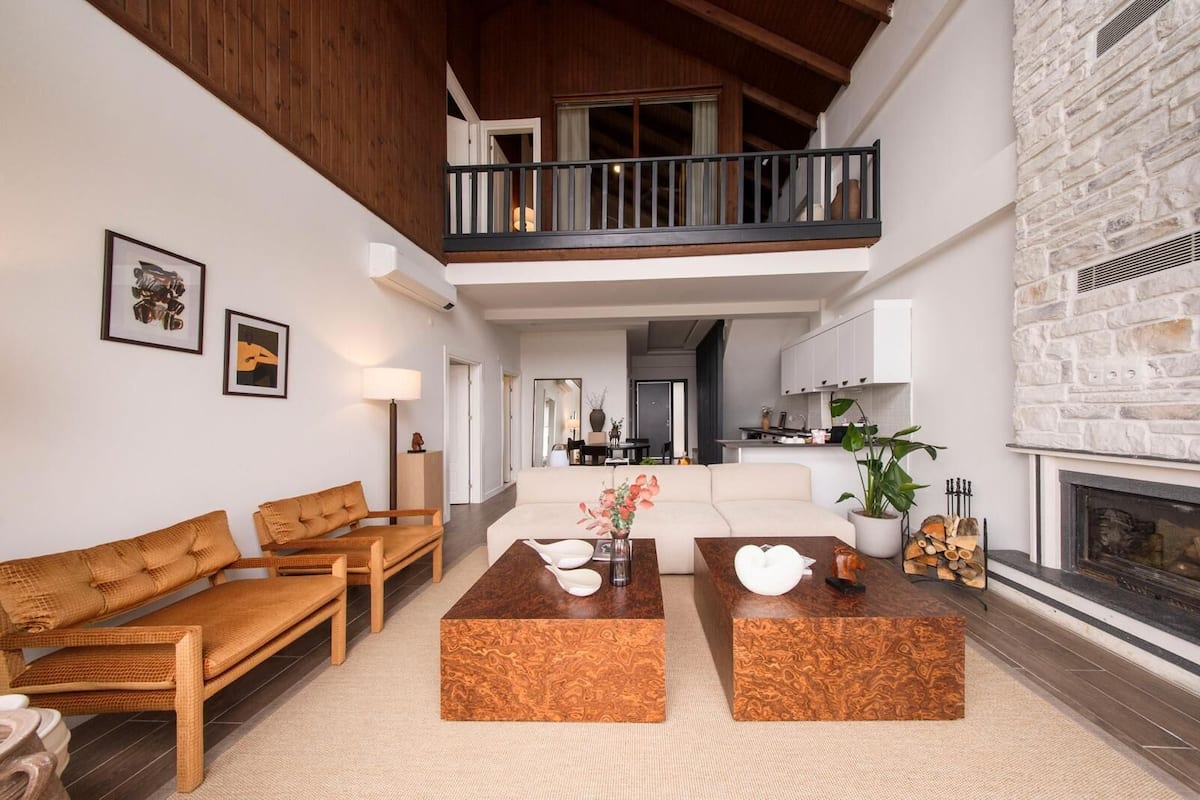 Deluxe Villa, Lake View | Living area | 55-inch Smart TV with digital channels