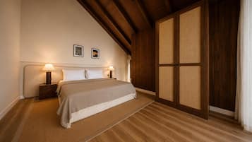 Superior Villa, Lake View | Premium bedding, in-room safe, iron/ironing board, free WiFi