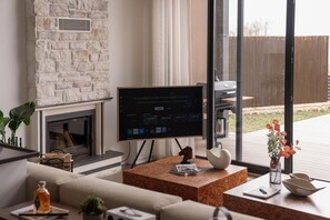 Deluxe Villa, Lake View | Living area | 55-inch Smart TV with digital channels - Voger Sapanca Lake View (Sapanca)