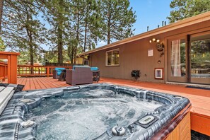 Terrace/patio - Single Level Home - hot tub, fire pit & sleeps 8! (Flagstaff)