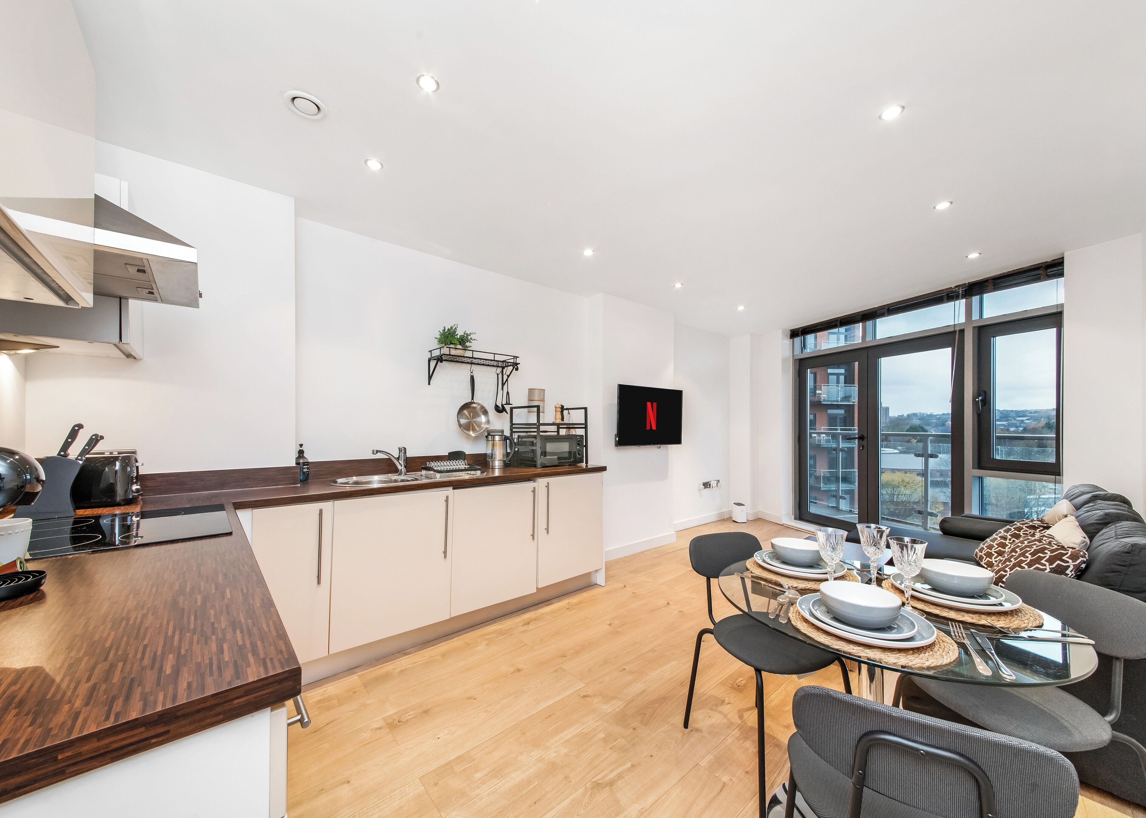 Refrigerador, microondas, horno y parrilla de estufa 