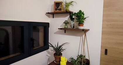 Very cocoon garden hut - access to our magnificent Gîte. Near Provins