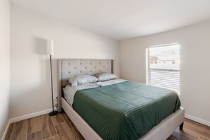4 bedrooms, iron/ironing board, Internet, bed sheets