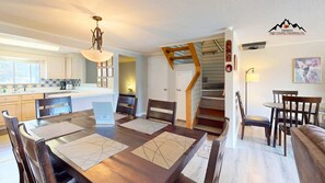 Dining - Snowlake B11 • Walk to Golf, Tennis & Skiing (Banner Elk)