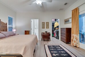 4 bedrooms, iron/ironing board, WiFi, bed sheets