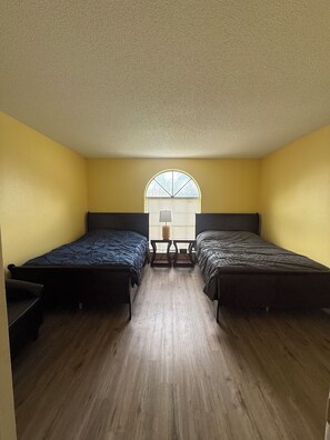 2 dormitorios, tabla de planchar con plancha, wifi y ropa de cama