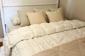 3 bedrooms, iron/ironing board, WiFi, bed sheets