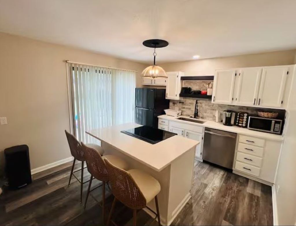 Microondas, horno, parrilla de estufa y lavavajillas 