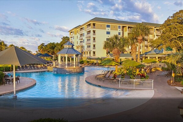 Pool - Marriott Barony Beach Club -2-bedroom resort in terrific Hilton Head Island (Hilton Head Island)