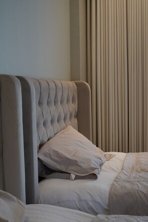 2 habitaciones, tabla de planchar con plancha, wifi y ropa de cama