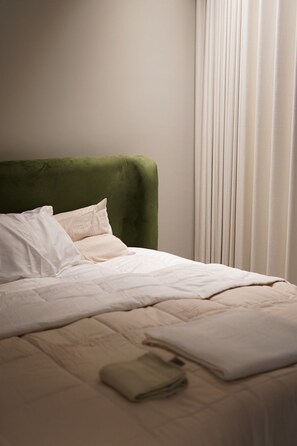 2 室のベッドルーム、アイロン / アイロン台、WiFi、ベッドシーツ