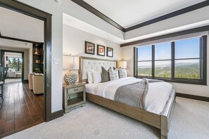 3 bedrooms, iron/ironing board, free WiFi, bed sheets - Three-Bedroom · 3.5 Bath · Top-Floor · Sleeps 8 (Truckee)