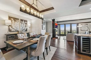 Dining - Three-Bedroom · 3.5 Bath · Top-Floor · Sleeps 8 (Truckee)