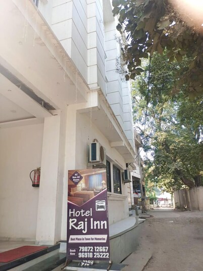 Hotel Raj Inn