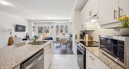 Stylish 4BR Townhouse + Game Room Near Downtown