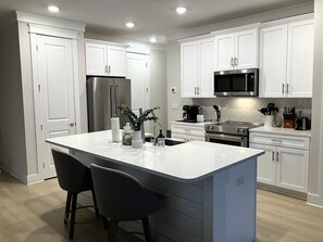 Fridge, microwave, oven, stovetop - 2 min to Dunes Beach, Brand New+Private Pool (Port St. Joe)