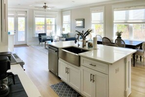 Fridge, microwave, oven, stovetop - 2 min to Dunes Beach, Brand New+Private Pool (Port St. Joe)